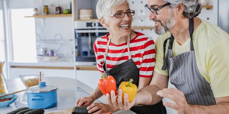 Kleine Tricks mit großer Wirkung: So fällt die Küchenarbeit im Alter leichter - Foto: presseportal.de