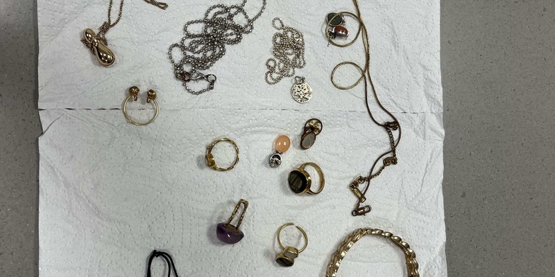 POL-UN: Werne - Eigentümer sichergestellten Schmucks gesucht - Foto: presseportal.de