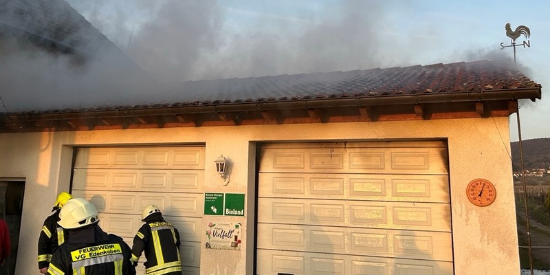 POL-PDLD: Brand einer Doppelgarage - Foto: presseportal.de