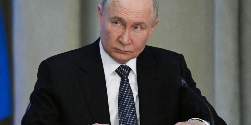 Wladimir Putin drängt Ukrainer nach britischen Angaben dazu, die russische Staatsbürgerschaft anzunehmen. (Archivbild) - Foto: Alexei Nikolsky/Pool Sputnik Kremlin/AP/dpa