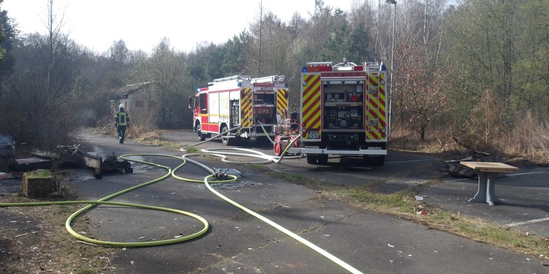 FW Dinslaken: Feuer auf altem Schießstand - Foto: presseportal.de