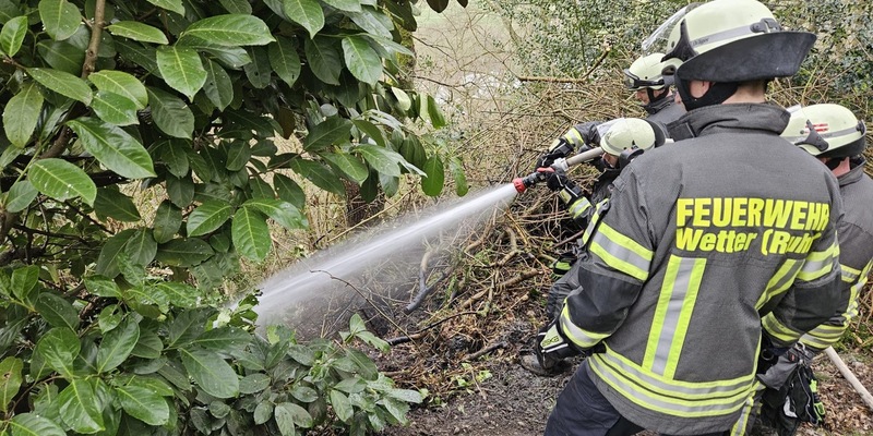 FW-EN: Wetter - Feuerwehr auch am Samstag zweimal im Einsatz - Foto: presseportal.de