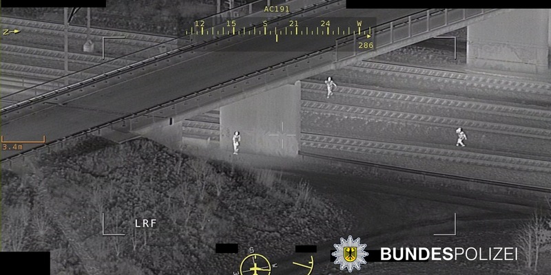 Bundespolizeidirektion München: Graffiti-Sprayer in Unterführung gestellt / Flucht endet unter Brücke - Foto: presseportal.de