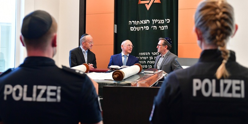 POL-OS: Menschenwürde schützen! - Demokratiewoche der Polizeidirektion Osnabrück startet - Foto: presseportal.de