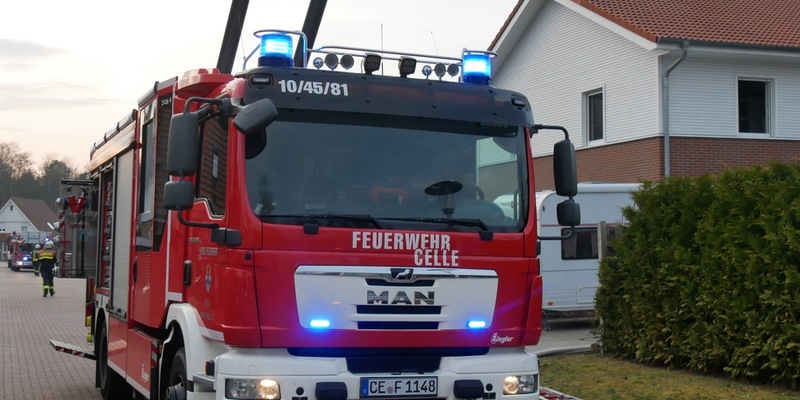 FW Celle: Brennt Gartenschuppen - Foto: presseportal.de