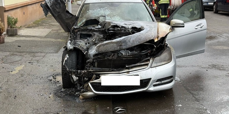 FW-MH: Unruhiger Sonntagmittag für die Mülheimer Feuerwehr: Drei Brandeinsätze in nur 12 Minuten - Foto: presseportal.de