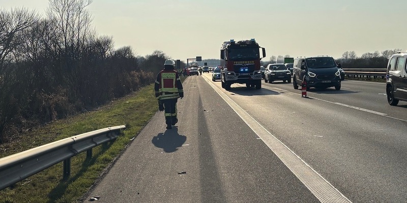 FW-ROW: +++Verkehrsunfall auf der A1 zwischen Sittensen und Heidenau +++ Verkehrsunfall auf Ortsverbindungsstraße in Klein Meckelsen+++ - Foto: presseportal.de