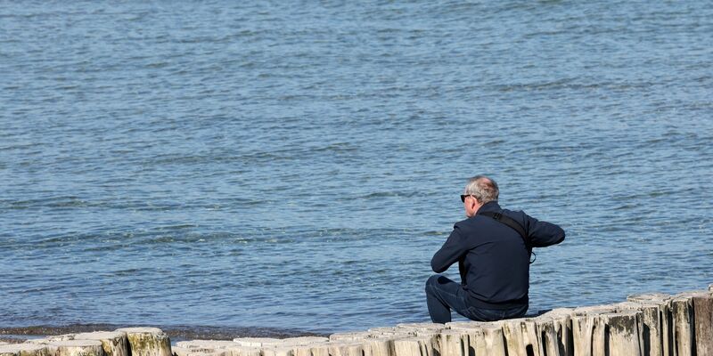 Sonne gibt es zum Wochenstart an der Küste. (Archivbild) - Foto: Bernd Wüstneck/dpa