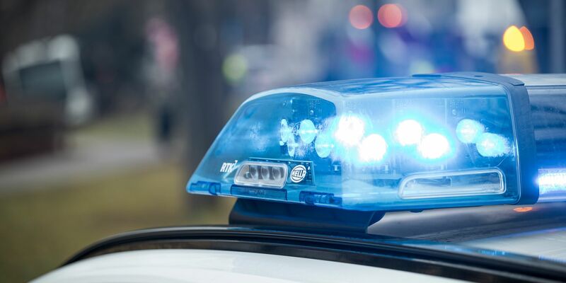 Zahlreiche Streifen waren im Einsatz (Symbolbild). - Foto: Daniel Vogl/dpa