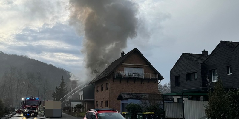 FW-Lohmar: Dachstuhlbrand in Lohmar-Agger - Großeinsatz der Feuerwehr - Foto: presseportal.de