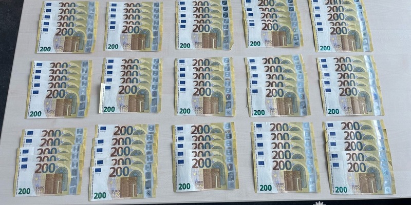 Bundespolizeidirektion München: 15.000 Euro im ICE gefunden / Ehrliche Finderin informiert Bundespolizei - Foto: presseportal.de
