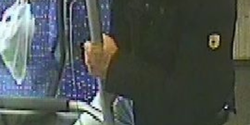 POL-SBR-STADT: Gefährliche Körperverletzung in einem Linienbus am Hauptbahnhof Saarbrücken / Öffentlichkeitsfahndung nach unbekanntem Täter. - Foto: presseportal.de