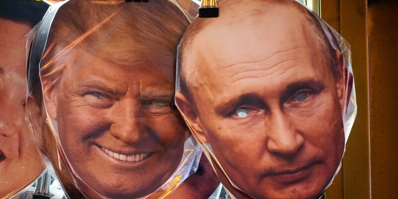 Kremlchef Wladimir Putin bewundert seinen US-Kollegen Donald Trump und hat ihm nun ein Geschenk überreichen lassen. (Archivbild) - Foto: Dmitri Lovetsky/AP/dpa