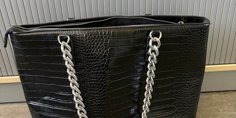 POL-WL: Möglicherweise gestohlene Handtasche aufgefunden - Polizei sucht Zeugen ++ Jesteburg - Schalldämpfer von PKW abmontiert und gestohlen ++ Seevetal/A1 - Sprinter abgedrängt - Foto: presseportal.de