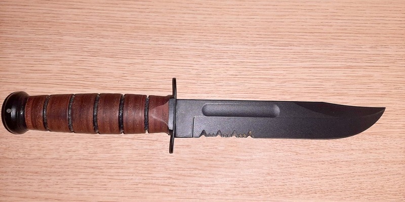 Bundespolizeidirektion München: Bundespolizei stellt Kampfmesser bei Grenzkontrolle sicher - Foto: presseportal.de