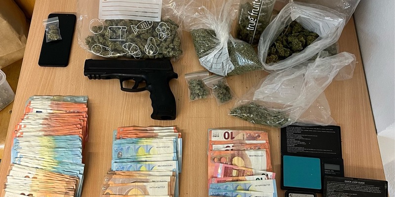 POL-DO: Anonymer Hinweis: Polizei nimmt zwei Drogendealer in einer Wohnung in Lütgendortmund fest - Foto: presseportal.de