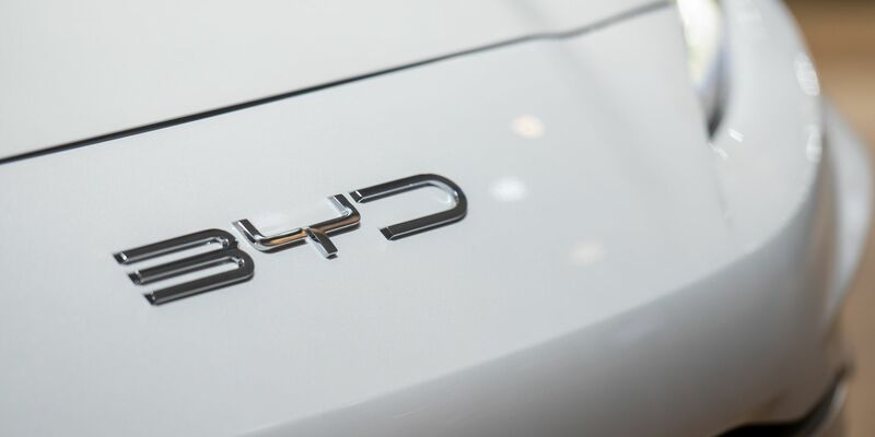 Während US-Rivale Tesla zuletzt in der Volksrepublik Probleme hatte, geht das Wachstum bei BYD auch in den ersten Monaten des neuen Jahres weiter. (Archivbild) - Foto: Jonas Roosens/Belga/dpa