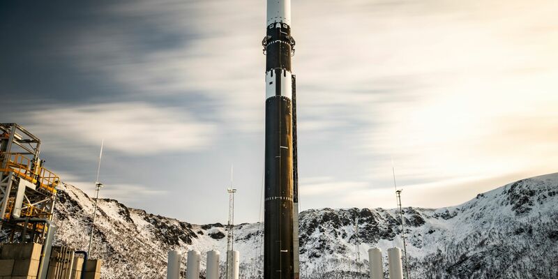 Die Rakete von Isar Aerospace auf dem Startplatz in Norwegen. (Handout) - Foto: Brady Kenniston/Isar Aerospace, Photo Wingmen Media/AP/dpa