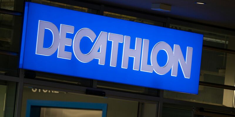 Die Handelskette Decathlon zieht in Galeria-Filialen ein. (Archivbild) - Foto: Monika Skolimowska/dpa