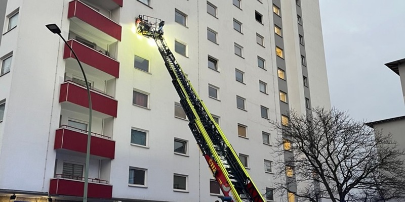 FW Bremerhaven: Brand in einem Hochhaus in Bremerhaven - Foto: presseportal.de