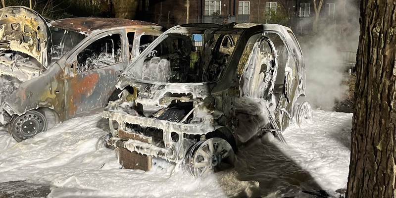 POL-DU: Obermarxloh: Autos brennen auf Garagenhof - Zeugensuche - Foto: presseportal.de