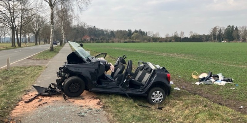POL-ROW: ++ Auto prallt gegen Baum - 63-jährige Fahrerin schwer verletzt ++ Mit 40-Tonner in Schlangenlinien - 2,3 Promille ++ Polizei stoppt Alkoholfahrt - 0,68 Promille ++ - Foto: presseportal.de
