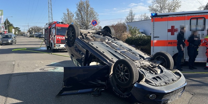 POL-PDNW: Fahrzeug bei Aufprall überschlagen - Foto: presseportal.de