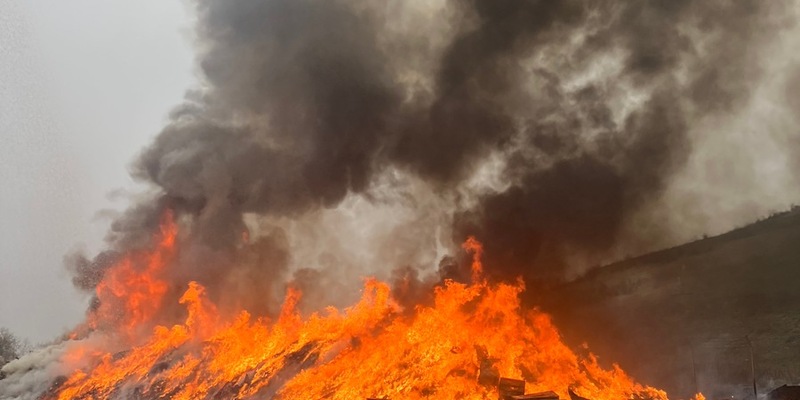 FW Hannover: Feuer auf der Mülldeponie in Hannover-Lahe - Foto: presseportal.de