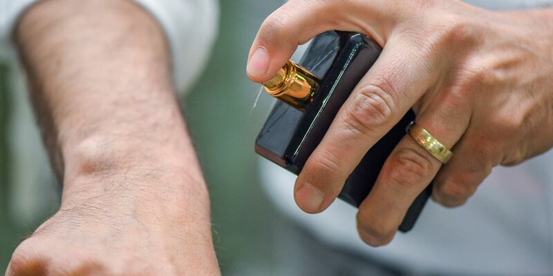 Der Influencer hatte in einem Video sein Parfüm mit dem Namen 295 vorgestellt - dem Paragrafen des Blasphemiegesetzes in Pakistan. (Symbolbild) - Foto: Patrick Pleul/dpa-Zentralbild/dpa