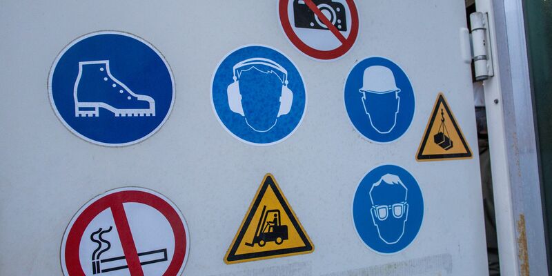 43 Prozent der Erwerbstätigen berichteten in einer Umfrage von einem gereizteren Klima unter Kollegen. (Archivbild) - Foto: Jens Büttner/dpa