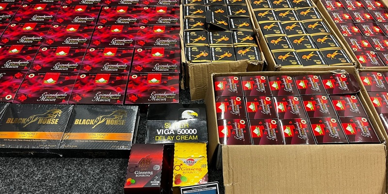 HZA-K: Reisende im Rentenalter stellt mit fast 35 Kilogramm Potenz-Honig im Gepäck neuen Rekord auf/Kölner Zoll verhindert Schmuggel am Flughafen - Foto: presseportal.de