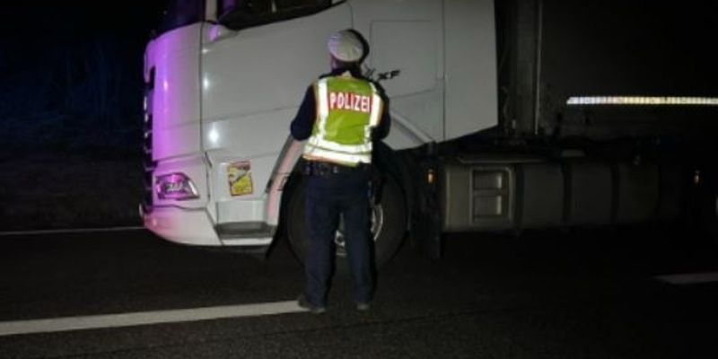 POL-PDLD: B10/LD-Nord - Kontrolle Nachtfahrverbot - Foto: presseportal.de