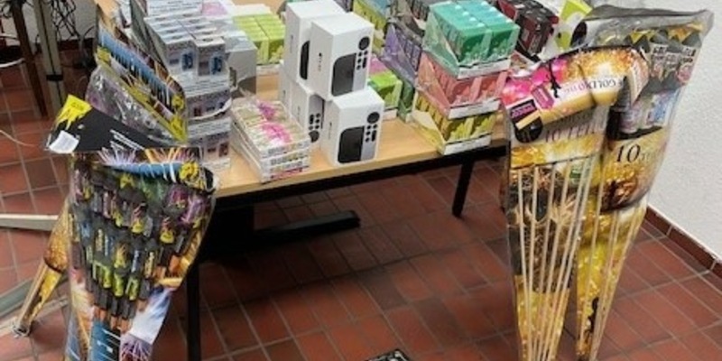 POL-DO: Zahlreiche Verstöße bei Kontrolle eines Kiosks: Polizei stellt Zigaretten, Pyrotechnik und weitere Gegenstände sicher - Foto: presseportal.de