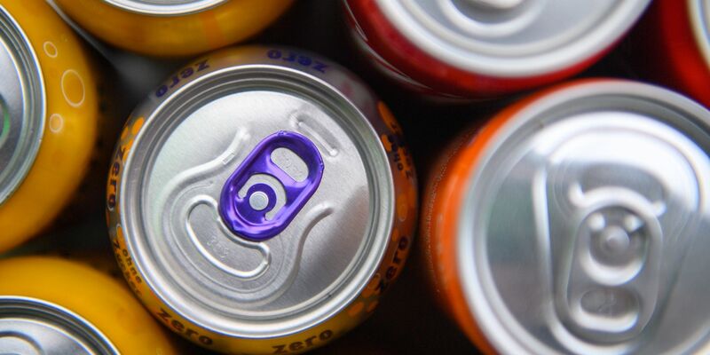 Die Zahl der verkauften Dosen brach mit der Einführung des Dosenpfands 2003 ein. (Symbolbild) - Foto: Klaus-Dietmar Gabbert/dpa