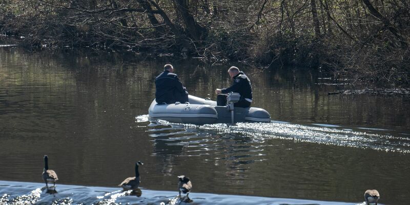 Wochenlang hatten zahlreiche Einsatzkräfte in Weilburg und Umgebung nach dem vermissten sechsjährigen Jungen gesucht. (Archivbild) - Foto: Boris Roessler/dpa