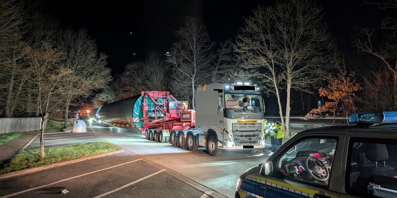 POL-CUX: Kontrolle von Großraum- und Schwertransport bringt diverse Verstöße ans Licht - 11 von 15 Transporten nicht vorschriftsgemäß (Foto im Anhang) - Foto: presseportal.de
