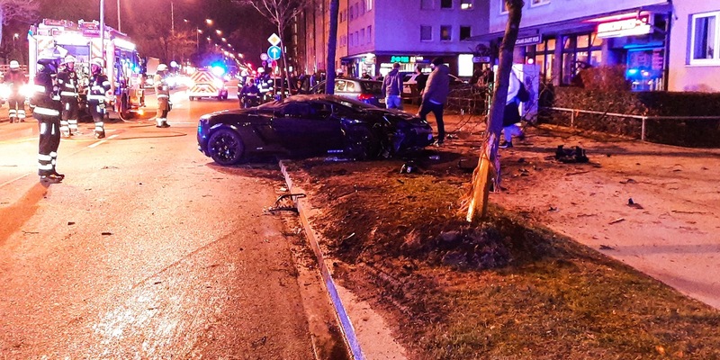 FW-M: Zwei Verletzte nach Verkehrsunfall (Milbertshofen) - Foto: presseportal.de