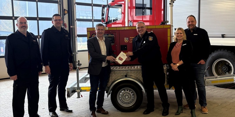 FW-OLL: Landkreis Oldenburg rüstet Katastrophenschutz mit neuen Notstromanhängern auf - Foto: presseportal.de