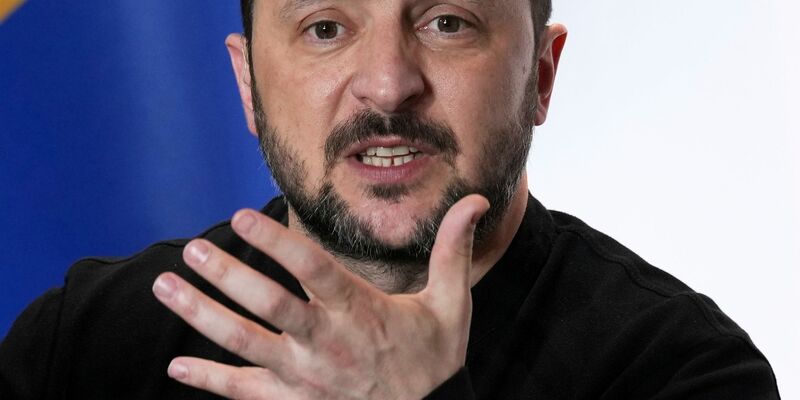 Der ukrainische Präsident Wolodymyr Selenskyj wirft Russland vor, weiter Energieanlagen zu beschießen. (Archivbild) - Foto: Aurelien Morissard/AP/dpa