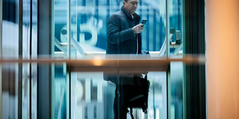 In Berlin beraten Spitzenpolitiker von CDU, CSU und SPD über die Finanzgrundlagen für eine neue Regierung. Es wird Optimismus verbreitet. Details über Ergebnisse werden aber zunächst nicht bekannt. - Foto: Christoph Soeder/dpa