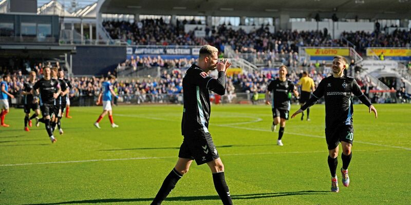 Werder-Trainer Ole Werner kehrt zu seiner alten Wirkungsstätte in Kiel zurück.  - Foto: Gregor Fischer/dpa