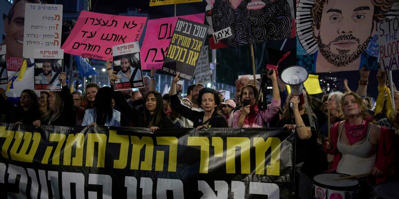 Die Hamas hält derzeit israelischen Informationen zufolge noch 24 lebende Geiseln sowie 35 Leichen von Verschleppten im Gazastreifen fest.  (Archivbild) - Foto: Maya Alleruzzo/AP/dpa