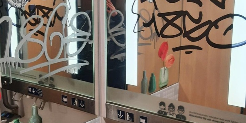 Bundespolizeidirektion München: Fußballfans sorgen für Ärger im Zug / Bundespolizei sucht Geschädigte - Foto: presseportal.de