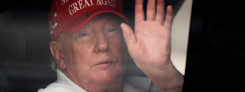 US-Präsident Donald Trump wird dafür kritisiert, nicht genügend Druck auf Kremlchef Putin auszuüben.  - Foto: Manuel Balce Ceneta/AP/dpa