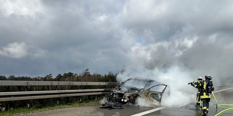 FW-RS: PKW Brand auf der A1 Fahrtrichtung Köln - Foto: presseportal.de