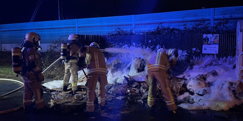 FW Lehrte: Erneut brennen Papiercontainer - Foto: presseportal.de