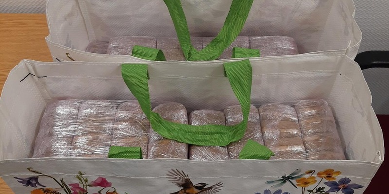 BPOL NRW: Fahndungserfolg im Rahmen der Grenzkontrollen; 35-Jähriger mit 48,48 Kilogramm Haschisch im Wert von 47.000 Euro auf der Autobahn 3 festgenommen - Foto: presseportal.de