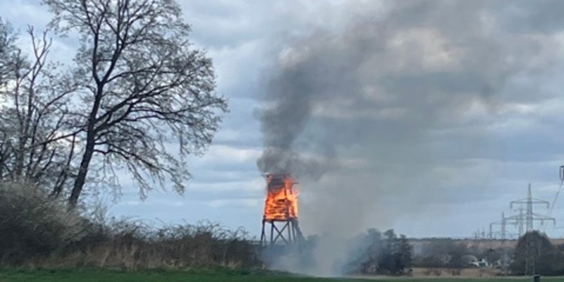 POL-OF: Vier brennende Hochsitze binnen weniger Tage: Polizei ermittelt wegen Brandstiftung und prüft Zusammenhang - Foto: presseportal.de