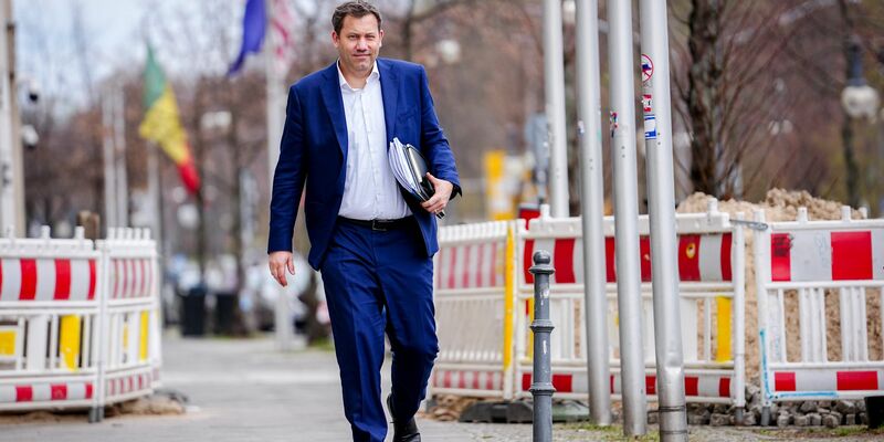 Zur 19-köpfigen Hauptverhandlungsgruppe gehören führende Vertreter von CDU, CSU und SPD um die Parteivorsitzenden. - Foto: Kay Nietfeld/dpa