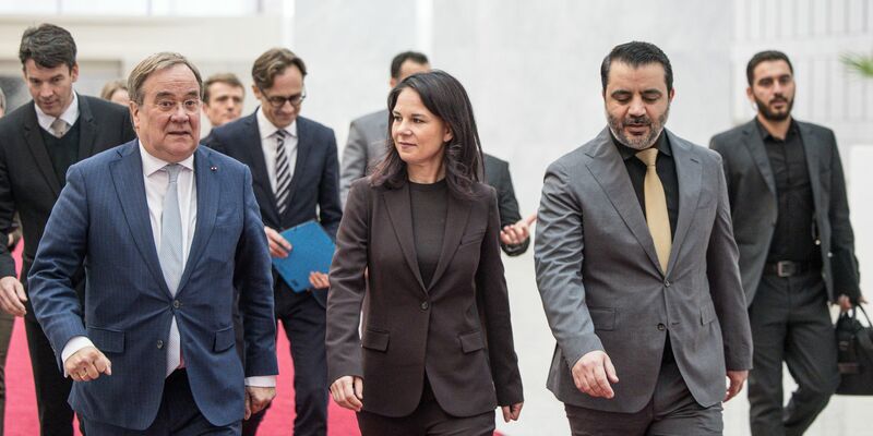 Armin Laschet gilt als einer von mehreren Kandidaten für das Amt des Bundesaußenministers in der nächsten Bundesregierung. (Archivbild)  - Foto: Hannes P. Albert/dpa